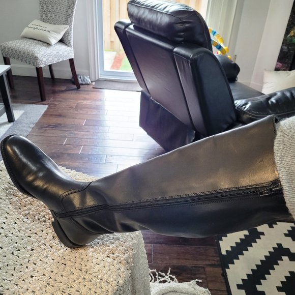 Women Round Toe Black Knee High Boot - Picture 6 of 7
